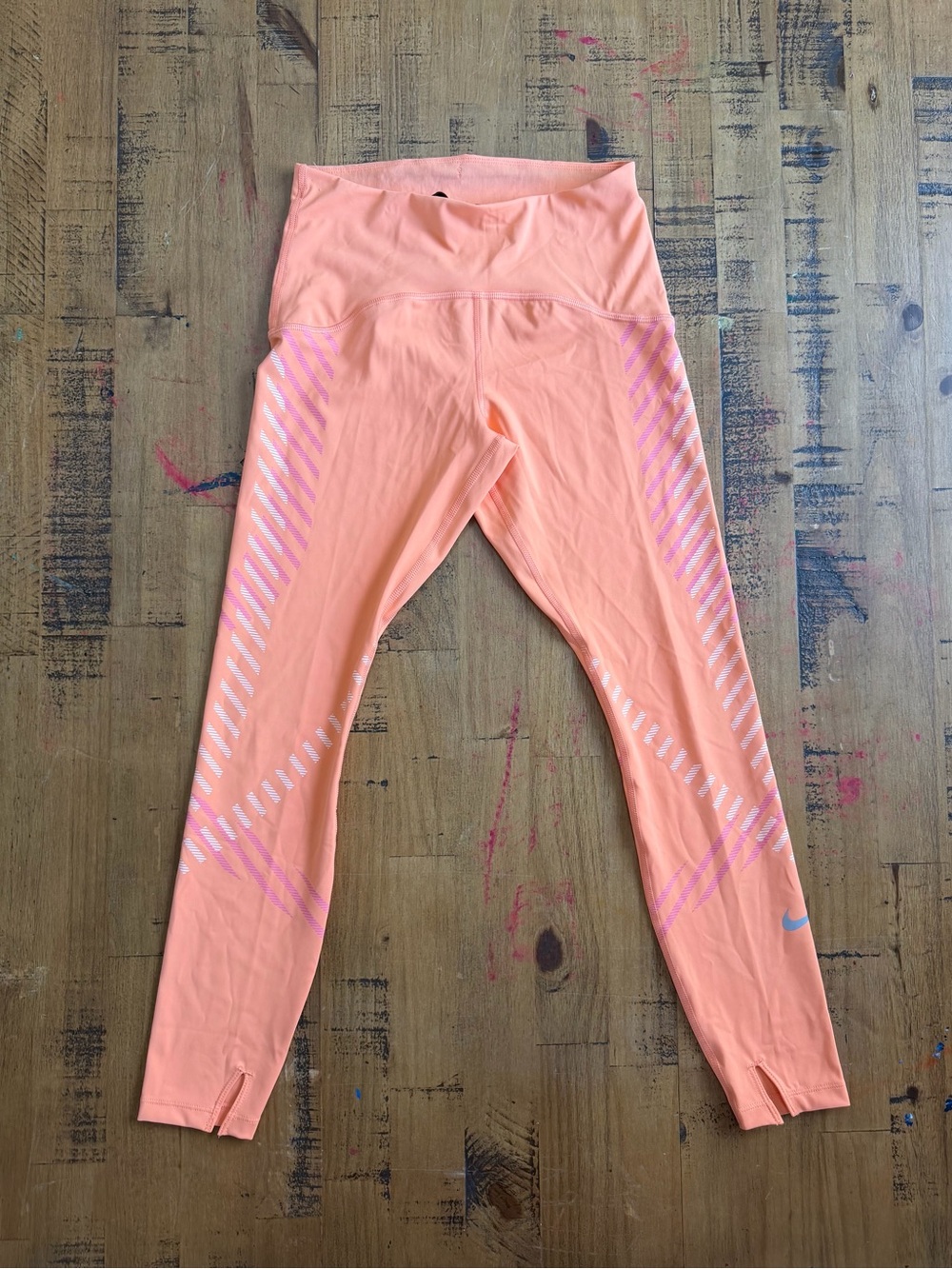 Nike Peach/Pink Women’s Performance Leggings with Diagonal Reflective Accents